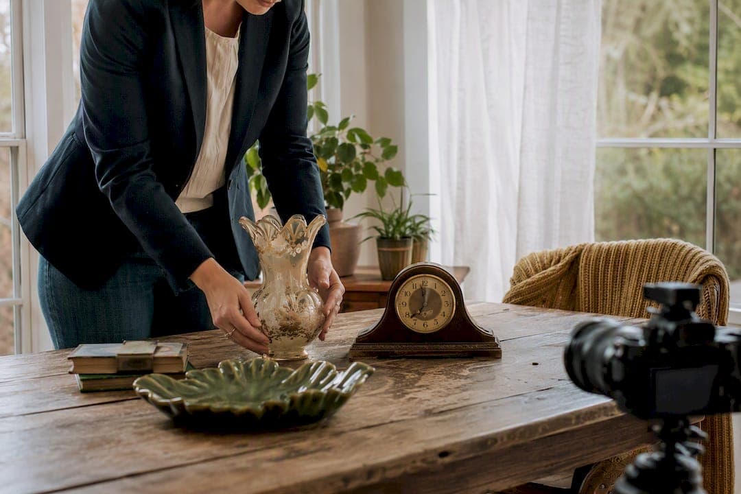 How to Sell Estate Items Online: Full-Service vs. Seller-Managed